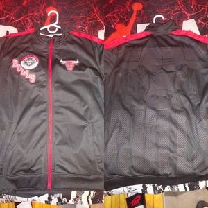 Men’s Light Weight zip up BULLs...